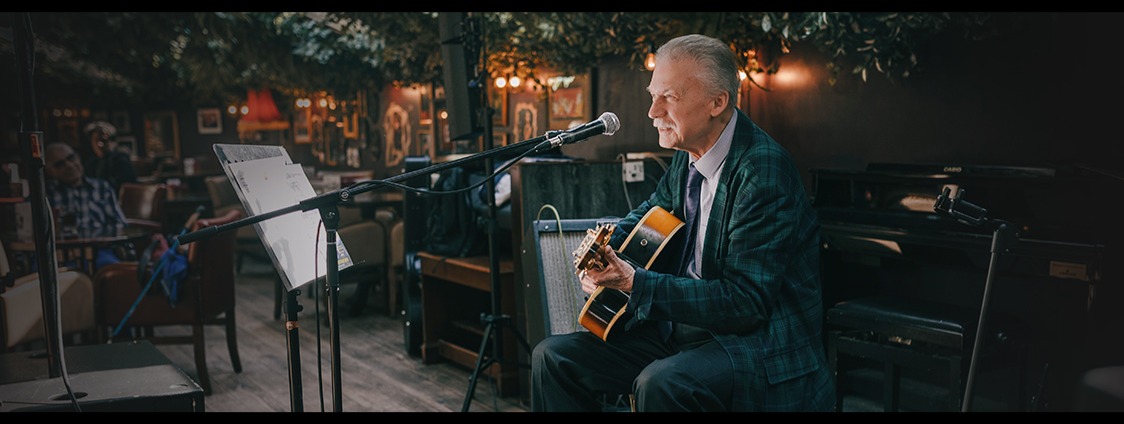 АЛЕКСЕЙ КУЗНЕЦОВ: ИНТЕЛЛИГЕНТНЫЙ ДЖАЗ-ГИТАР-БЭНД