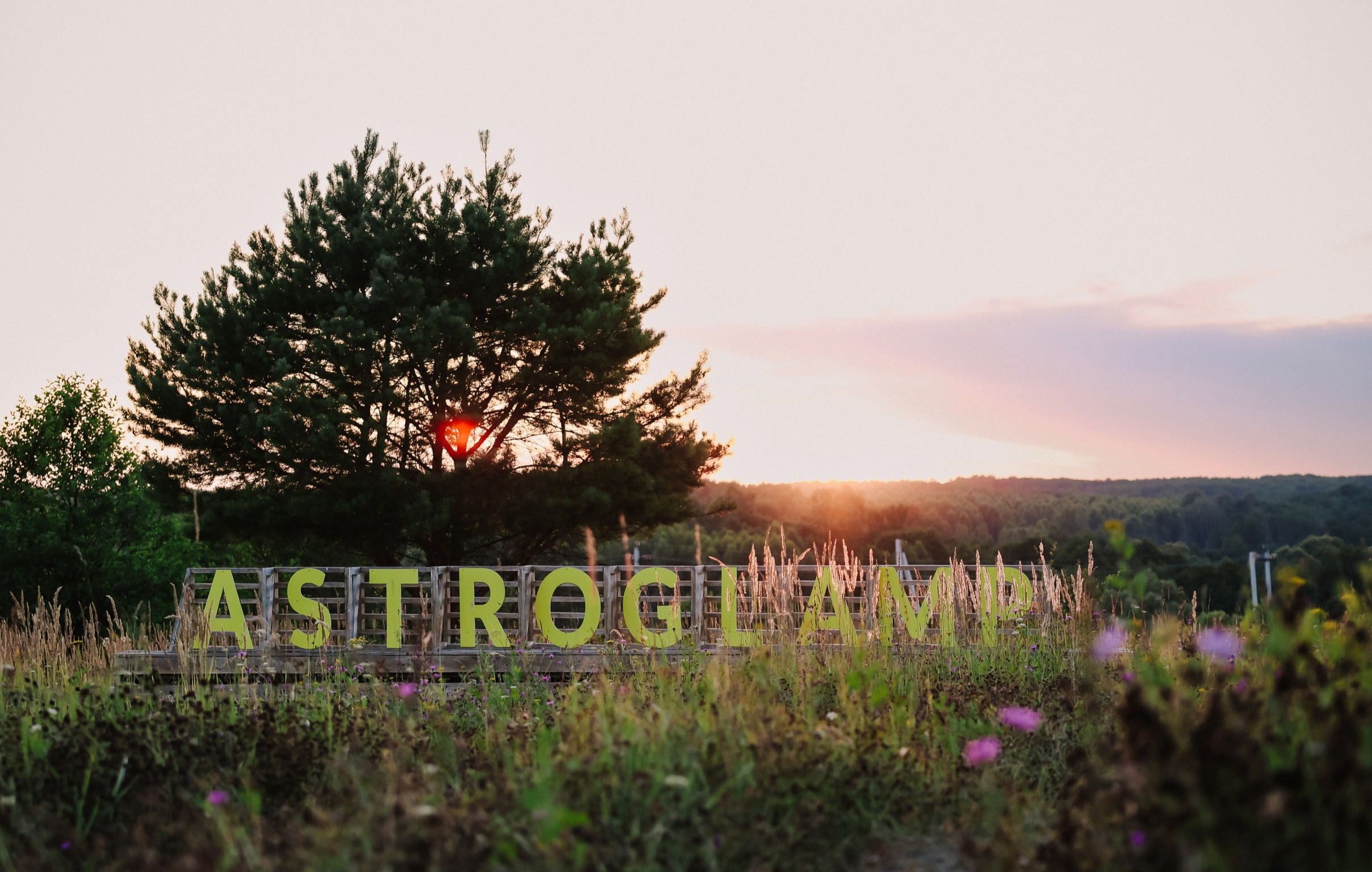 Археокэмп в Astroglamp с наблюдениями в телескопы, лекциями, музыкой и кино