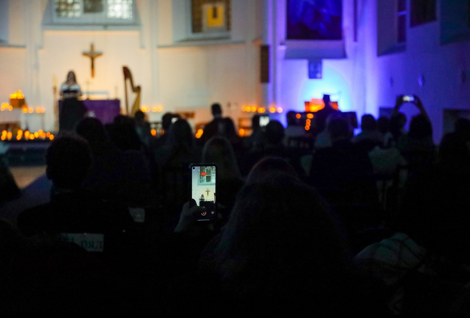 Готическая ночь: орган, арфа и голос при свечах